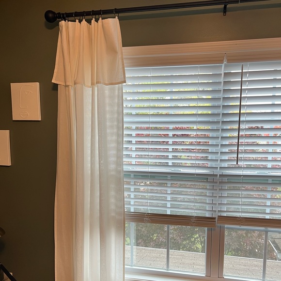 Set of 2 curtain panels. 50x86 each panel. - Picture 2 of 3